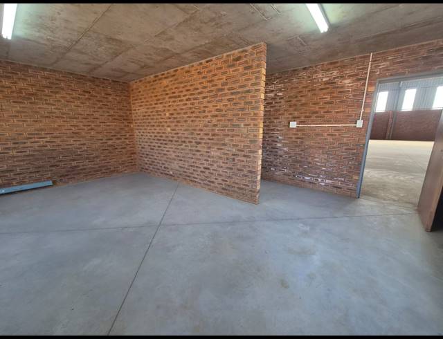 500M² WAREHOUSE TO LET IN BRENTWOOD PARK